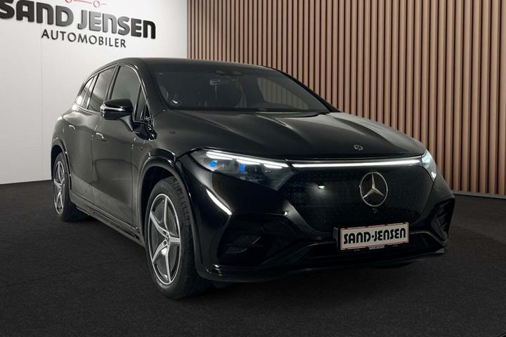 Sort Mercedes EQS580 SUV fra 2024 set udefra