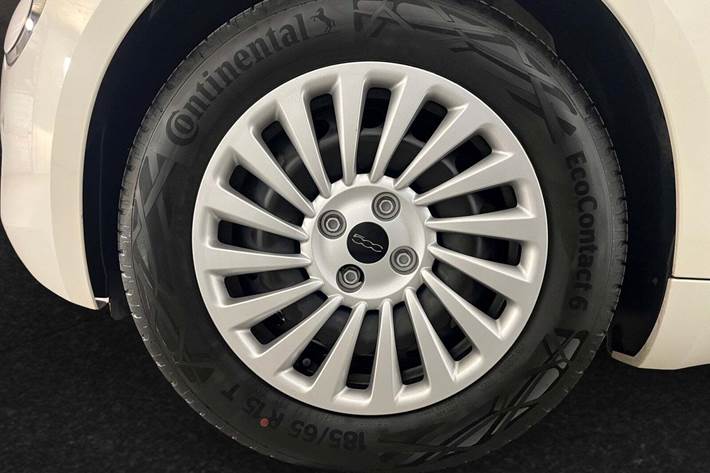 Hvid Fiat 500e fra 2023