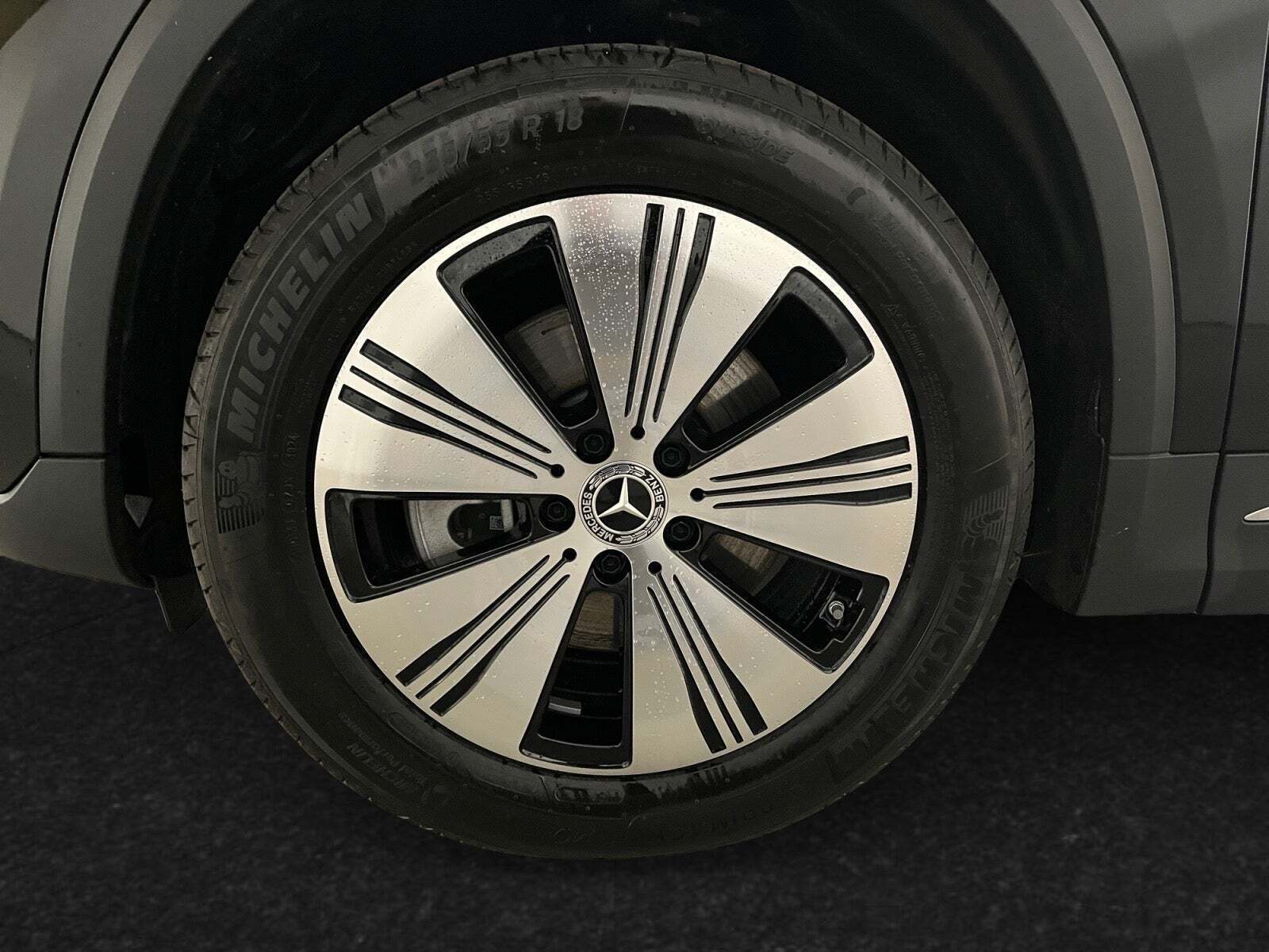 Sort Mercedes EQA300 fra 2025