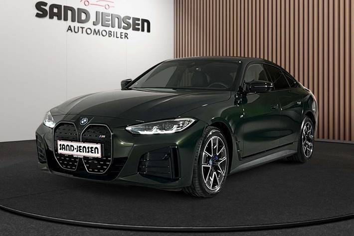Grøn BMW i4 fra 2024 set udefra
