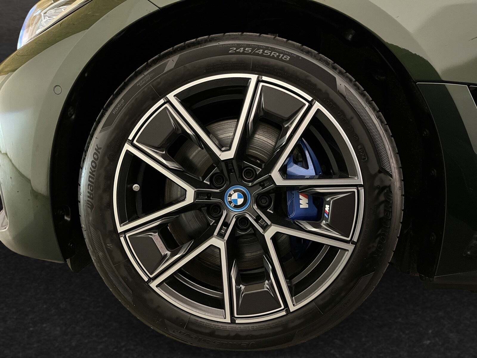 Grøn BMW i4 fra 2024
