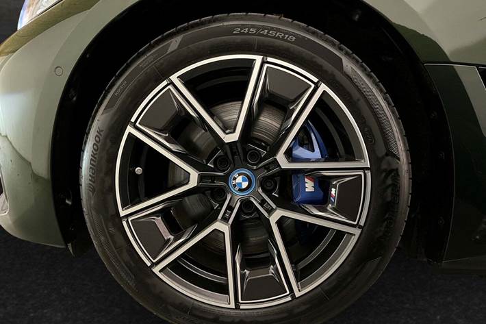 Grøn BMW i4 fra 2024