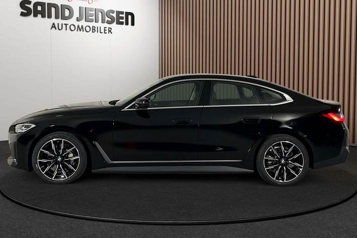 Sort BMW i4 fra 2024