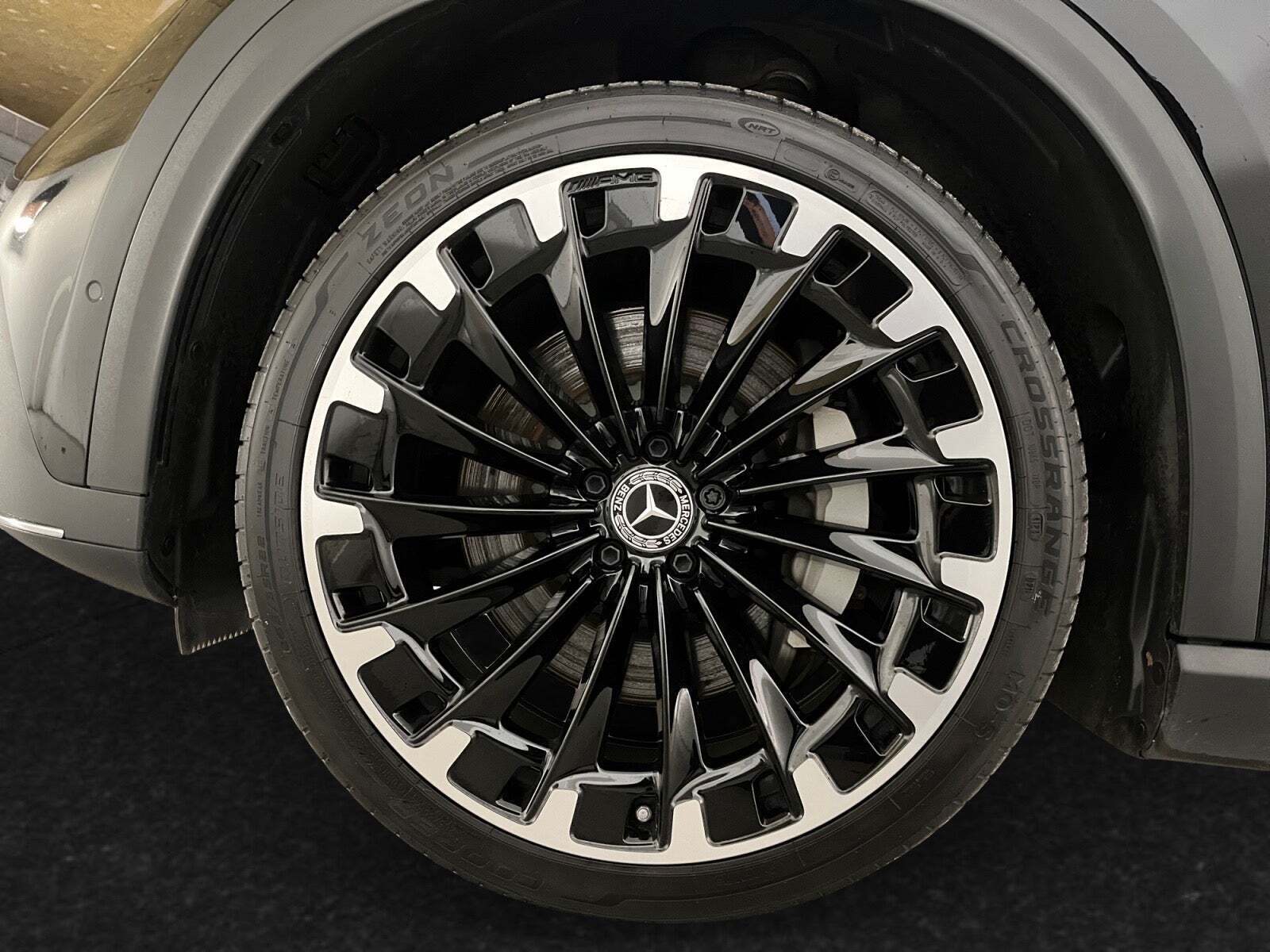 Sort Mercedes EQE500 SUV fra 2024