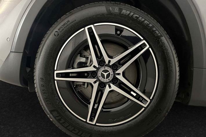 Grå Mercedes EQB250+ fra 2025