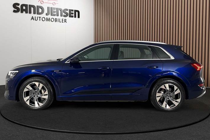 Blå Audi e-tron fra 2022