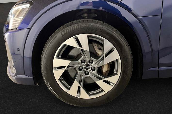 Blå Audi e-tron fra 2022