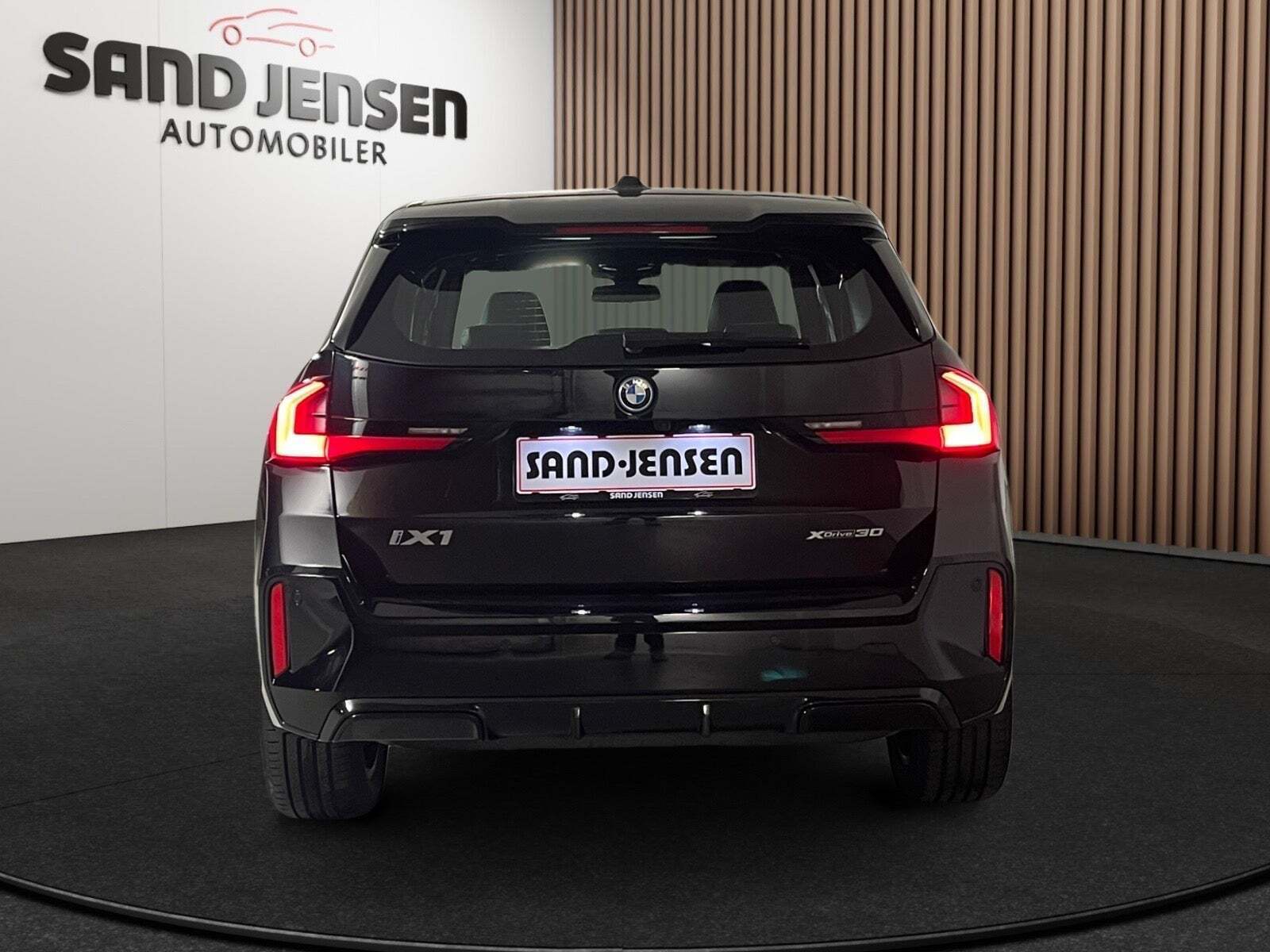 BMW iX1 xDrive30 M-Sport Van