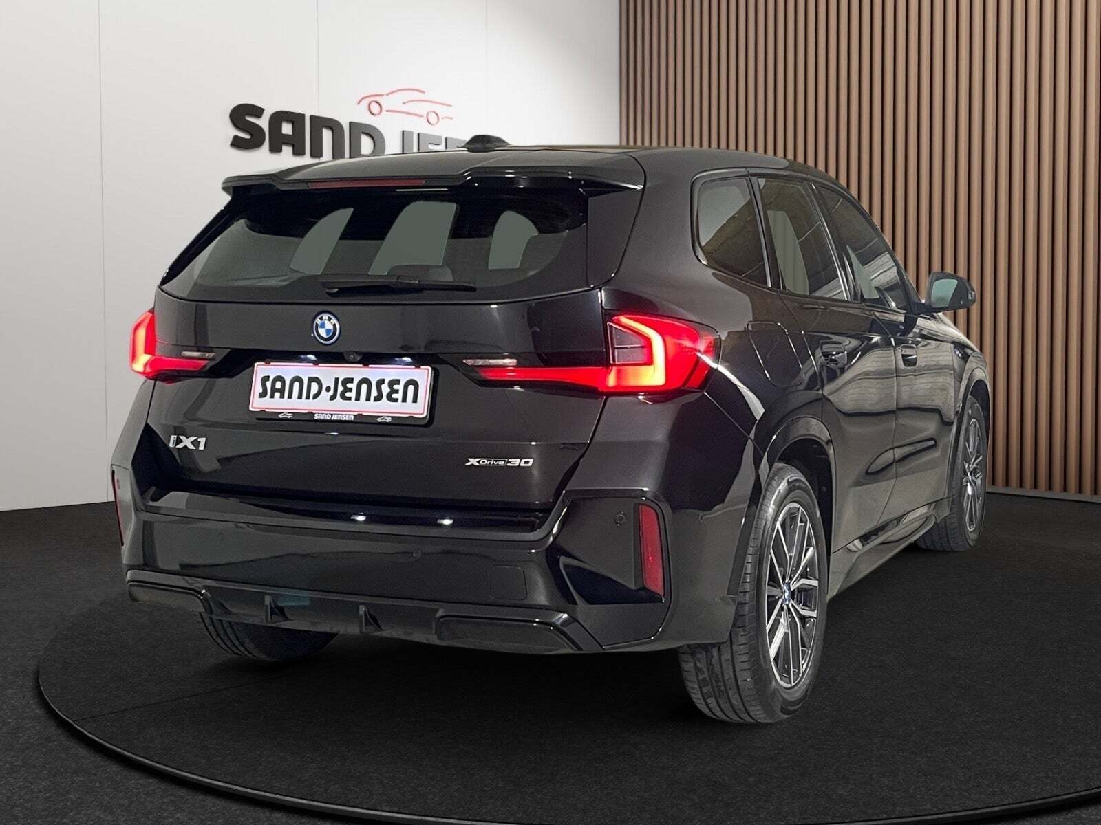 BMW iX1 xDrive30 M-Sport Van