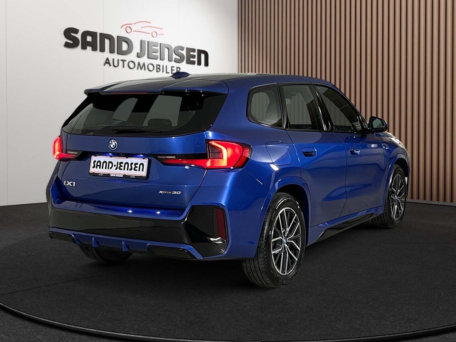 BMW iX1 xDrive30 M-Sport Van