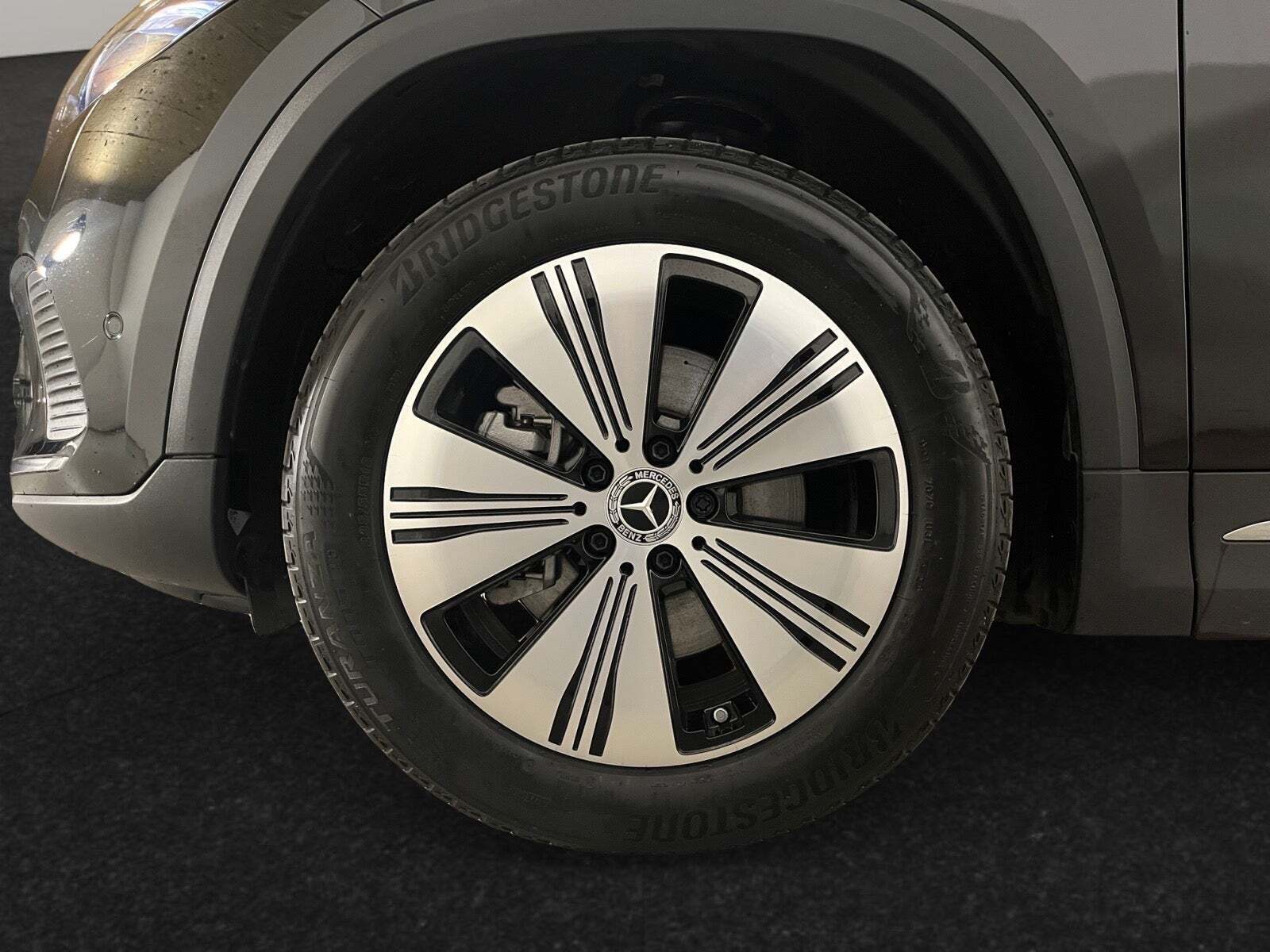 Sort Mercedes EQA300 fra 2023