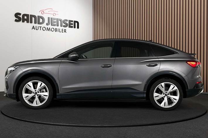 Grå Audi Q4 e-tron fra 2022