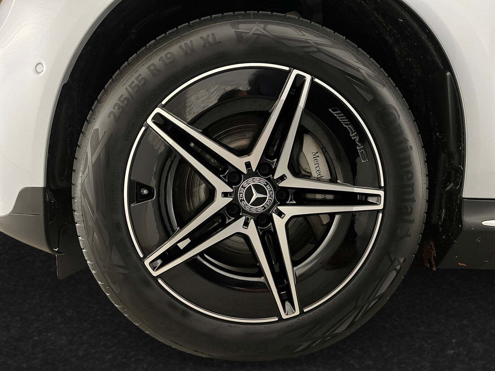 Sølv Mercedes EQC400 fra 2023