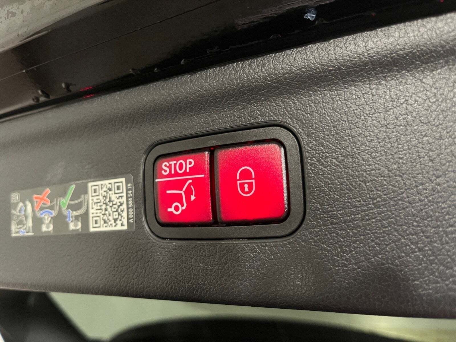 Sort Mercedes EQE350 SUV fra 2024