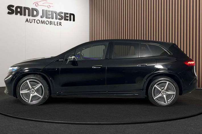 Sort Mercedes EQS580 SUV fra 2024