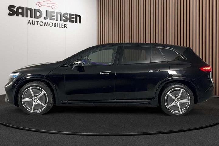 Sort Mercedes EQS580 SUV fra 2024
