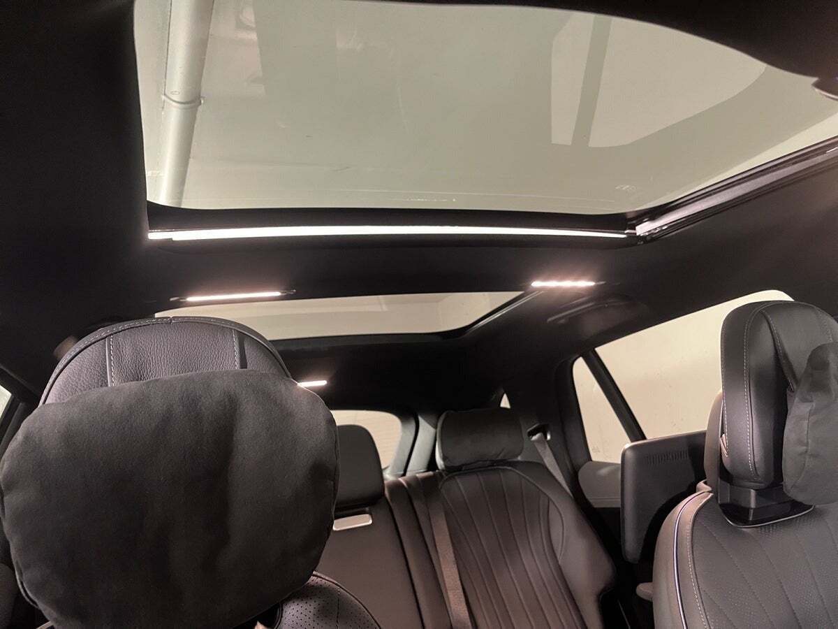 Sort Mercedes EQS580 SUV fra 2024