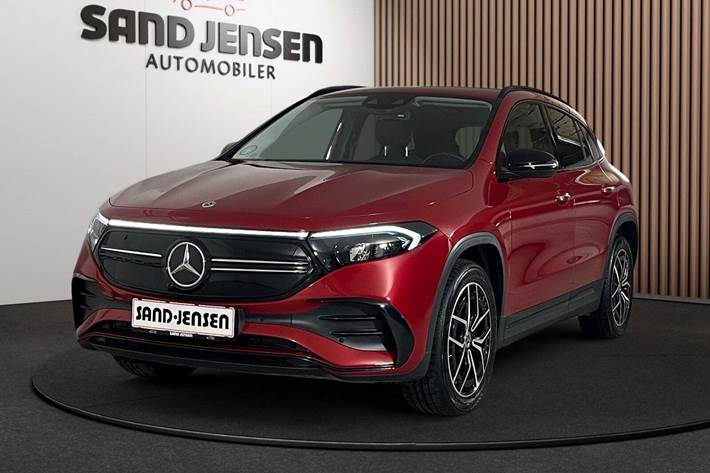 Rød Mercedes EQA350 fra 2023 set udefra