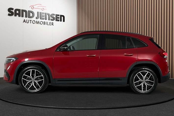 Rød Mercedes EQA350 fra 2023