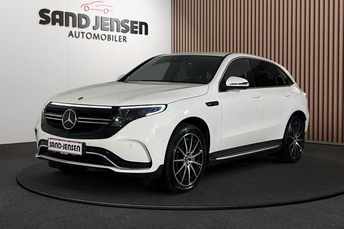 Hvid Mercedes EQC400 fra 2023 set udefra