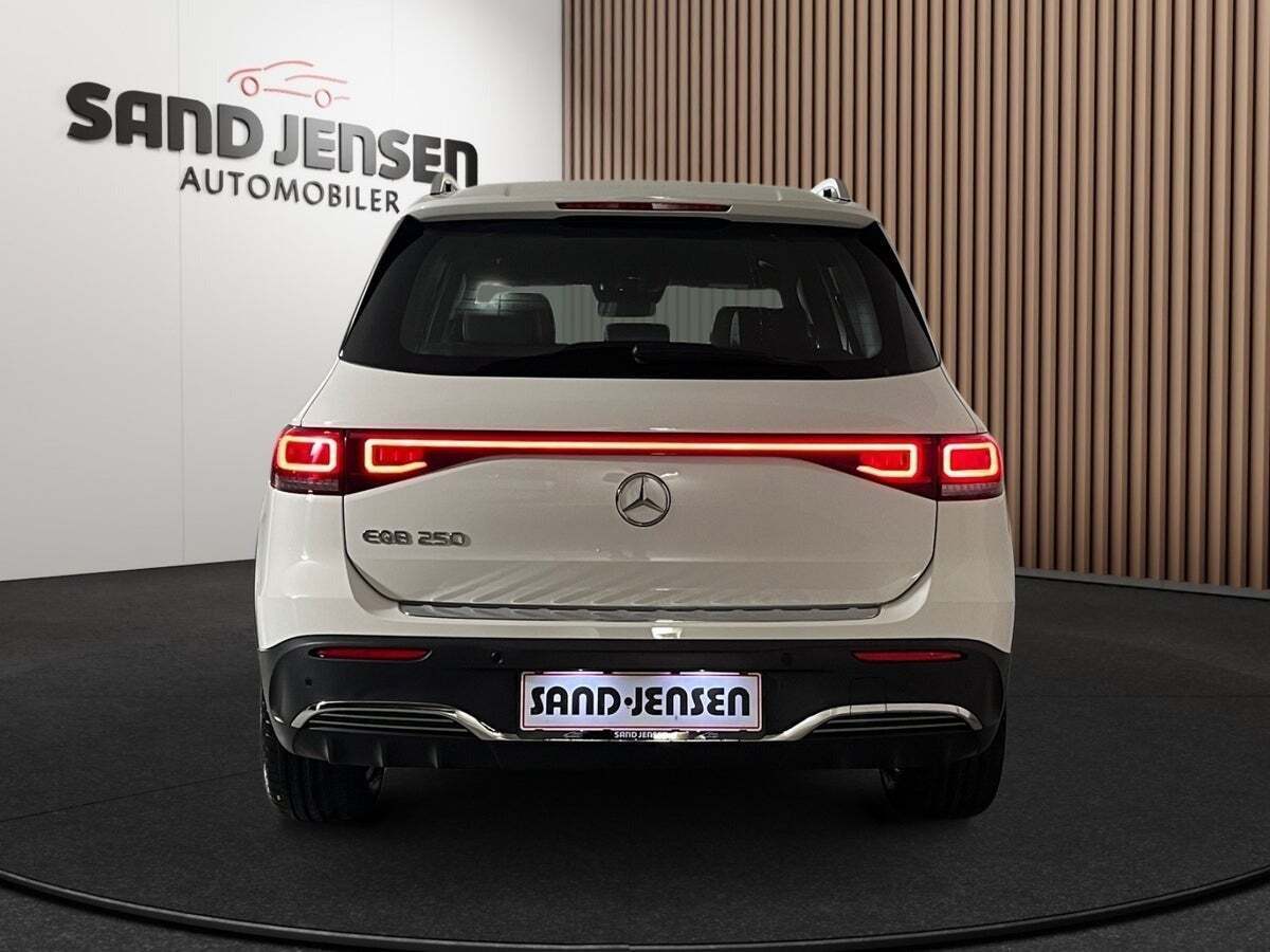 Mercedes EQB250 AMG Line Van