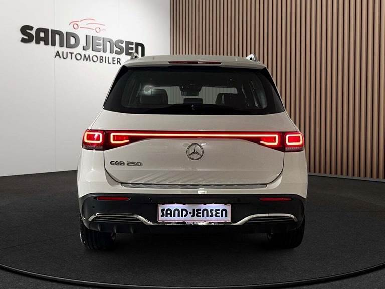 Mercedes EQB250 AMG Line Van