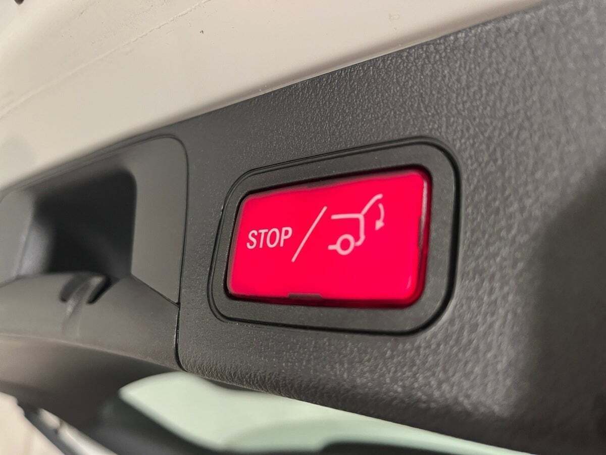 Hvid Mercedes EQB250 fra 2024