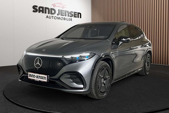 Grå Mercedes EQS450 SUV fra 2023 set udefra