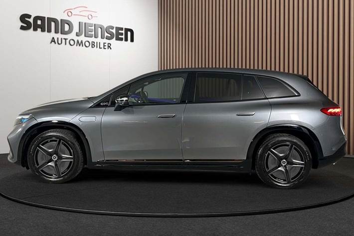Grå Mercedes EQS450 SUV fra 2023