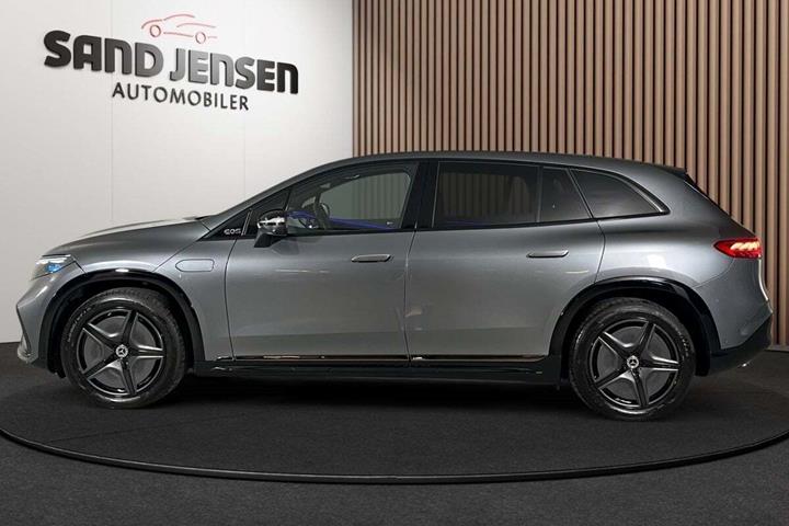 Grå Mercedes EQS450 SUV fra 2023