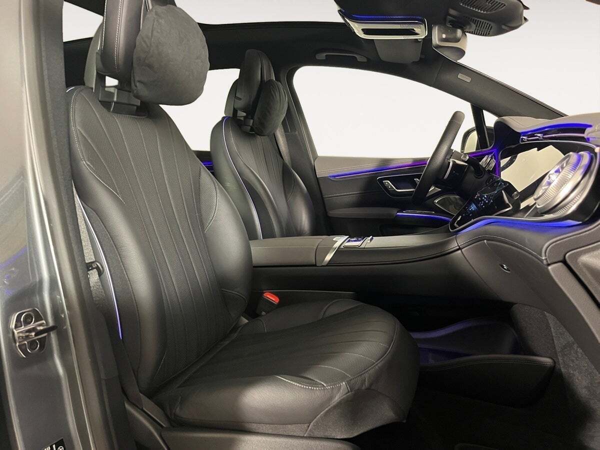 Grå Mercedes EQS450 SUV fra 2023