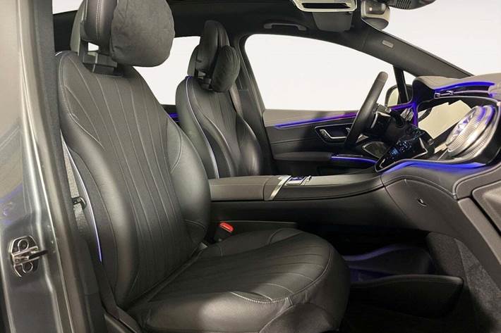 Grå Mercedes EQS450 SUV fra 2023