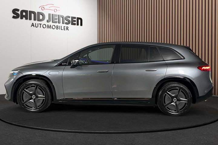 Grå Mercedes EQS450 SUV fra 2023