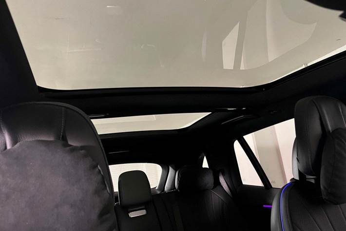 Grå Mercedes EQS450 SUV fra 2023