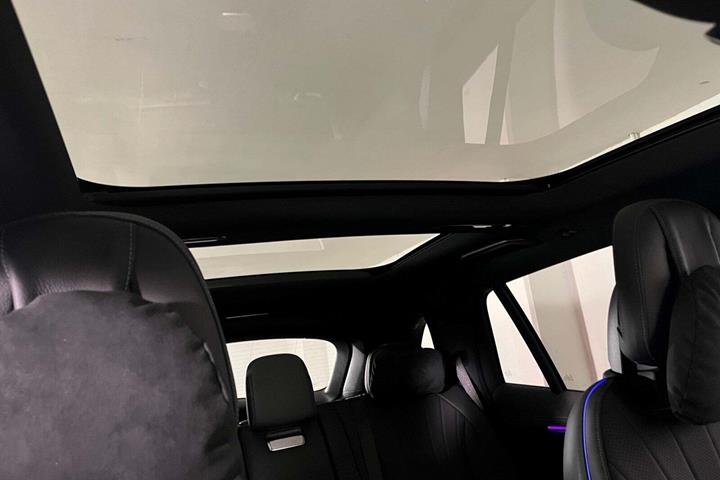 Grå Mercedes EQS450 SUV fra 2023