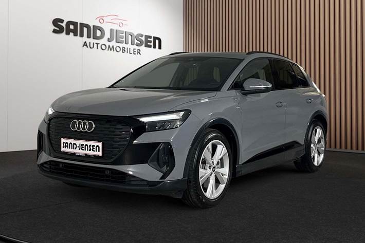 Grå Audi Q4 e-tron fra 2023 set udefra