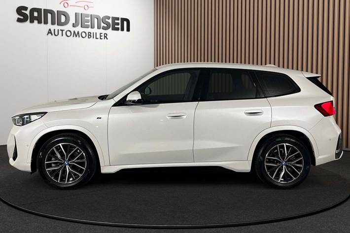 Hvid BMW iX1 fra 2024