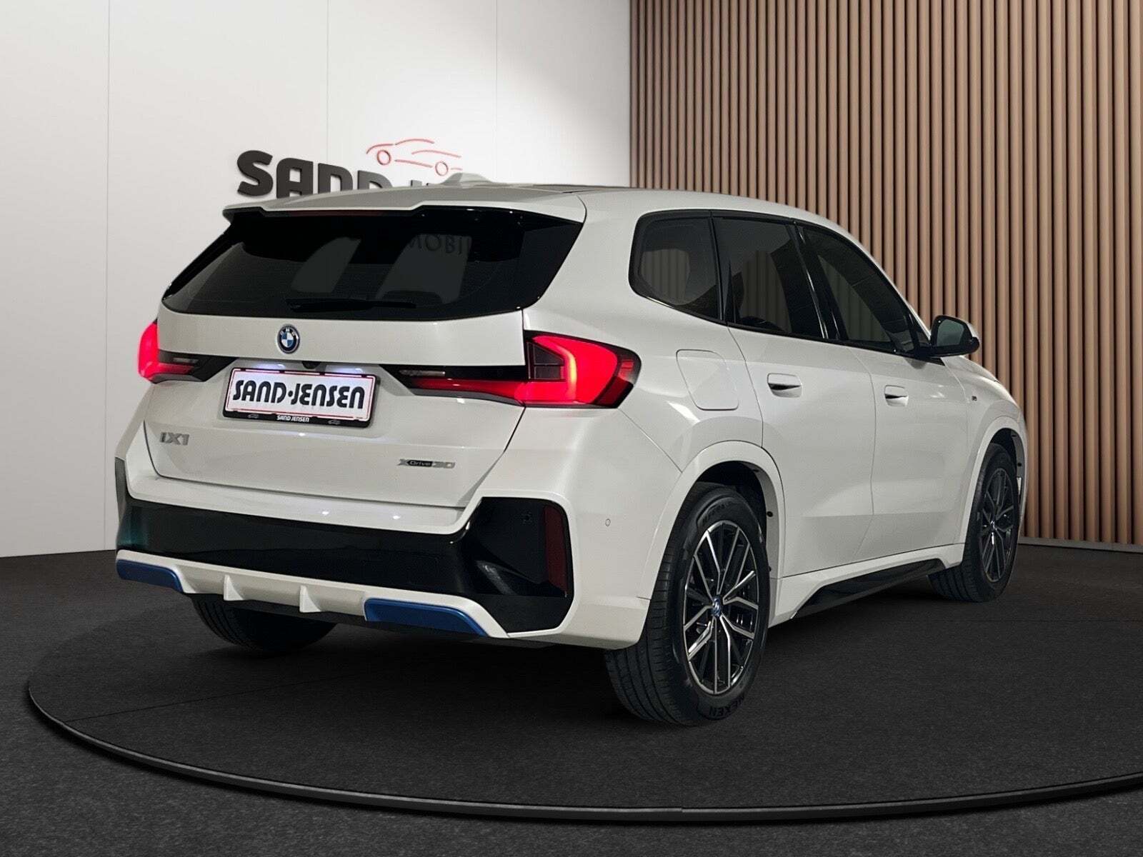 BMW iX1 xDrive30 M-Sport Van