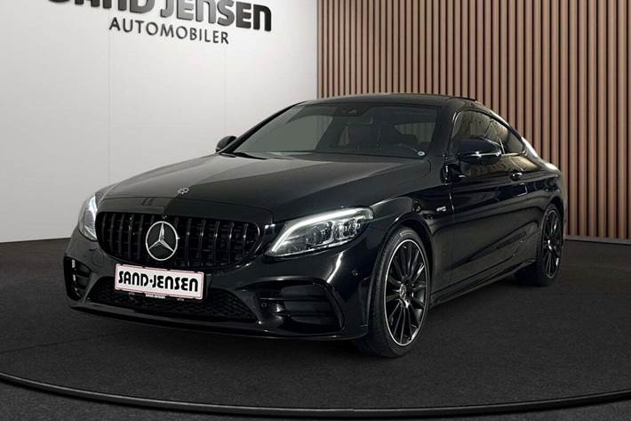 Sort Mercedes C43 fra 2019 set udefra