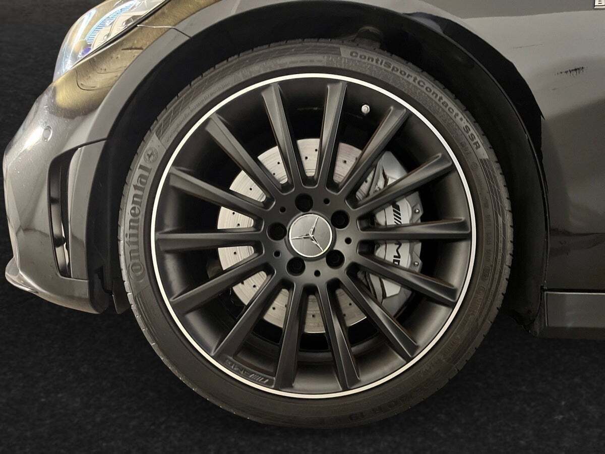 Sort Mercedes C43 fra 2019