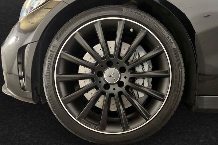 Sort Mercedes C43 fra 2019