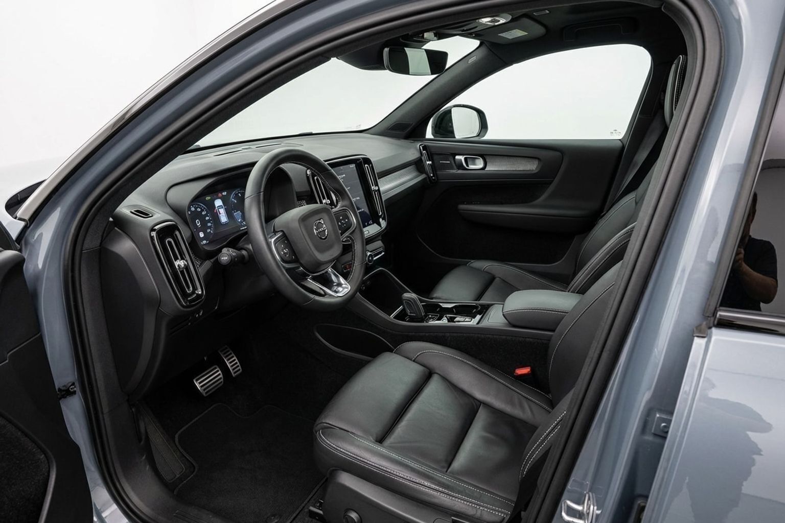 Grå Volvo XC40 fra 2020