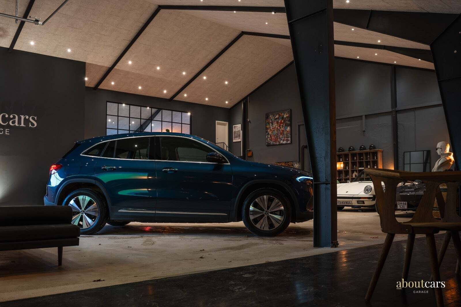 Blå Mercedes EQA250+ fra 2023