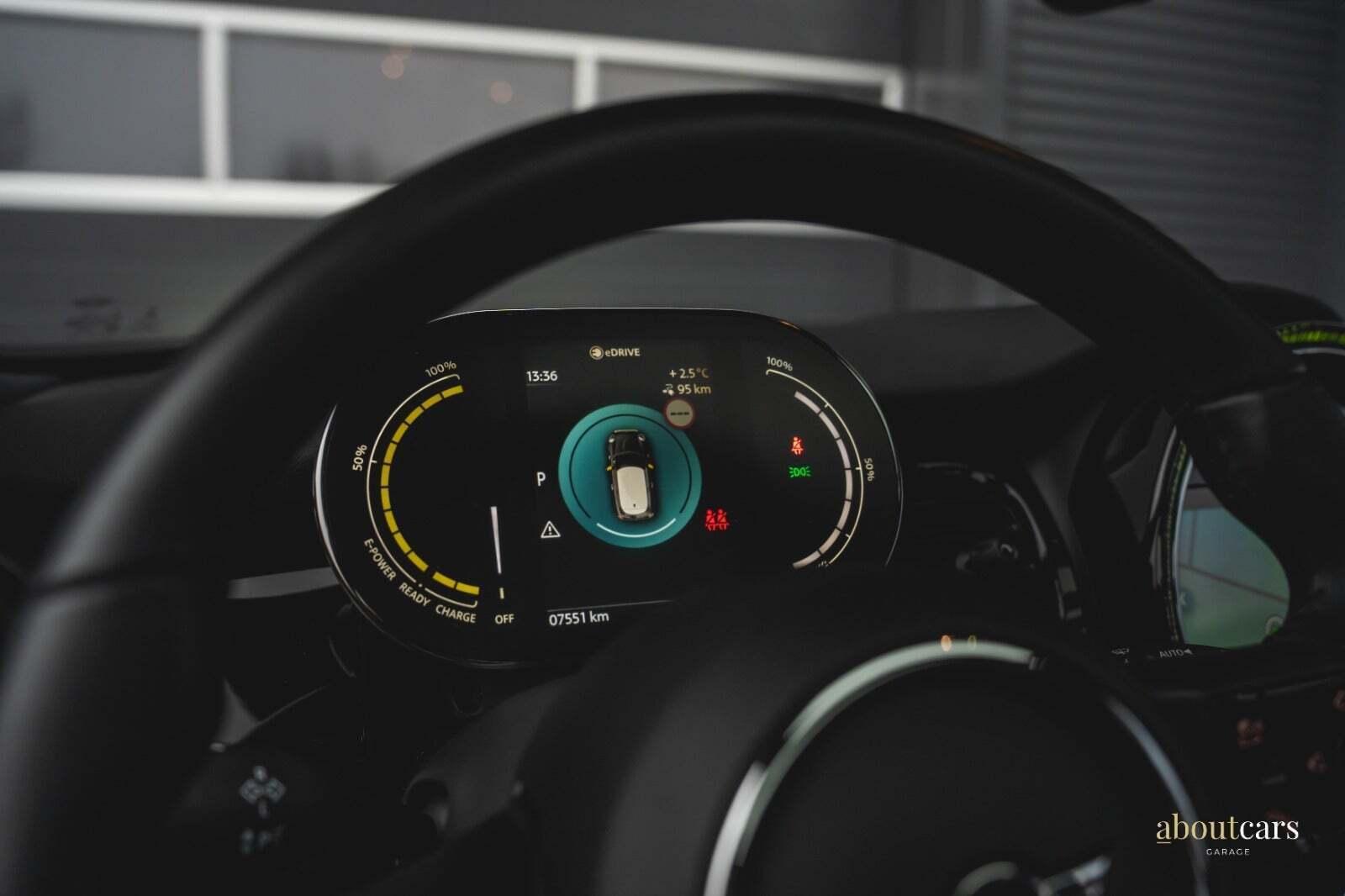 Blå Mini Cooper SE fra 2022