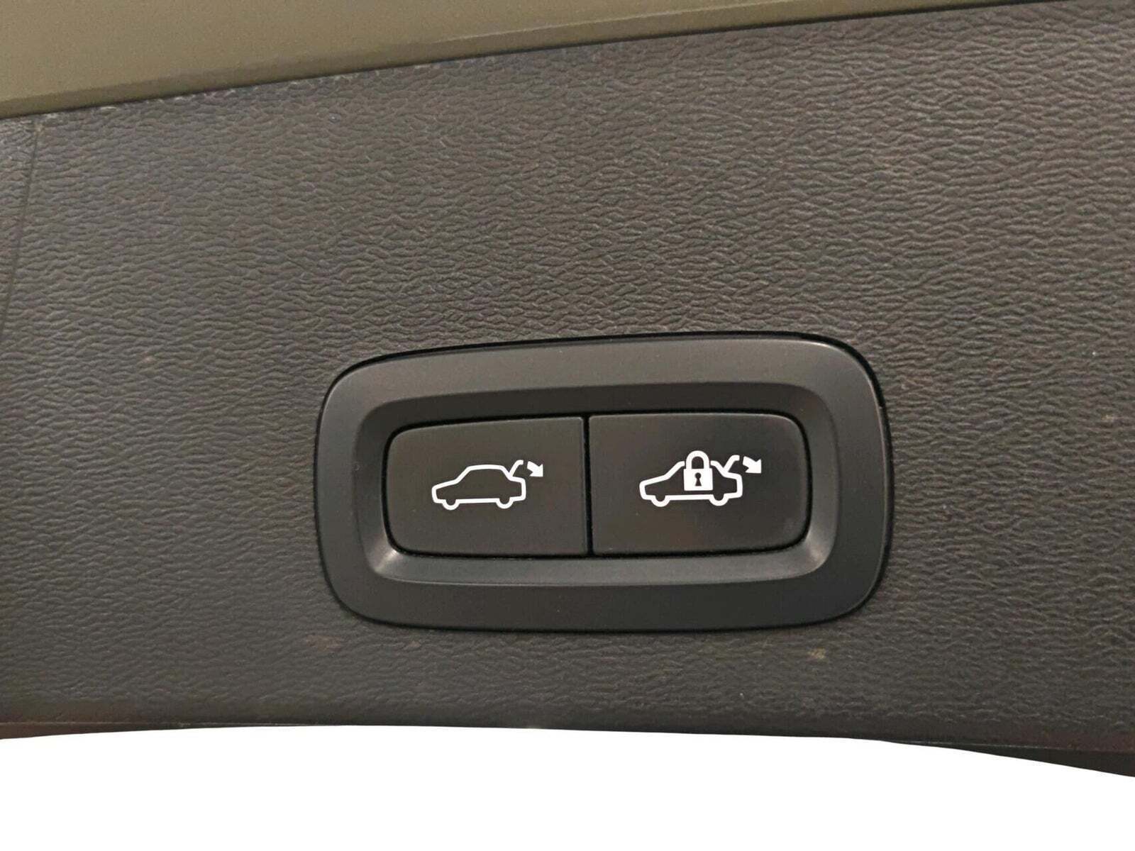 Grøn Volvo XC40 fra 2024