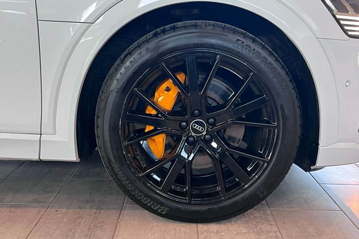 Hvid Audi e-tron fra 2022