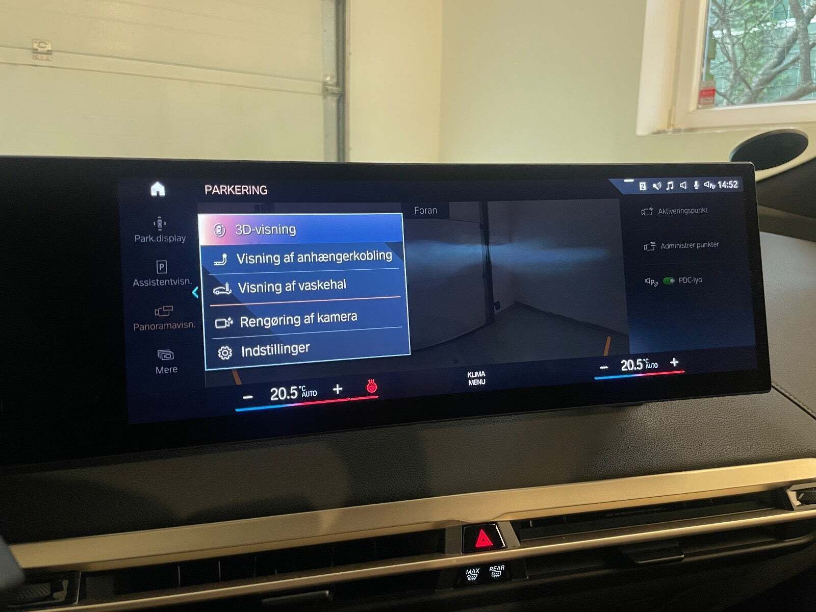 Grå BMW iX fra 2022