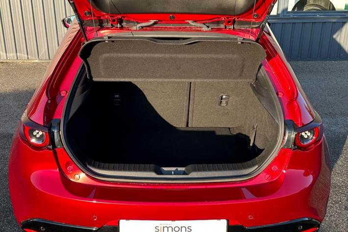 Grå Mazda 3 fra 2019