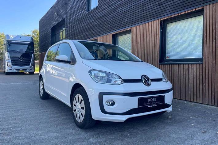 Hvid VW UP! fra 2021 set udefra