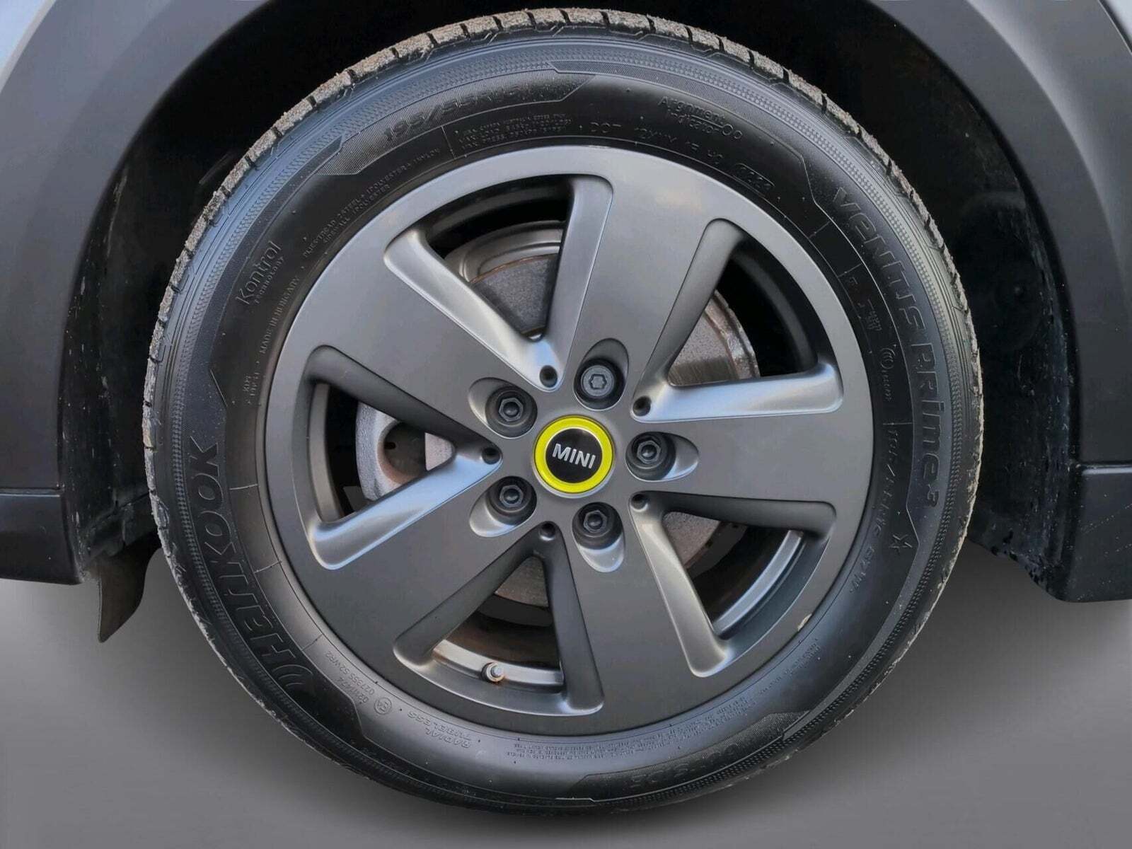 Sølv Mini Cooper SE fra 2023